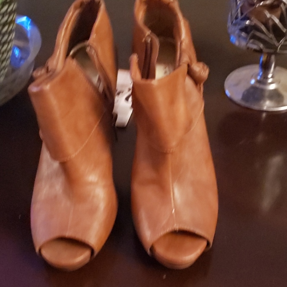 Shoes - Picture 2 of 2